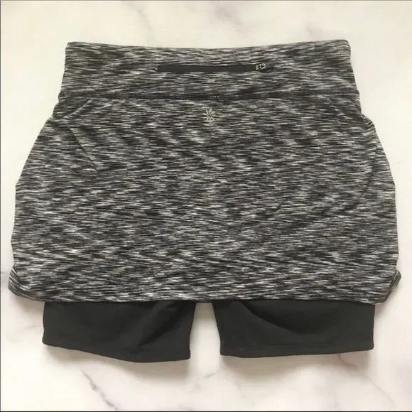 ATHLETA black space dye contenders 2-in - 1 skirt - Picture 3 of 6